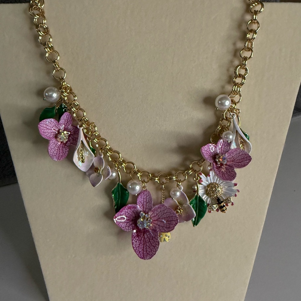 🌸Betsey Johnson Gold Floral Bouquet Charm Necklace with Pink Flower Accents